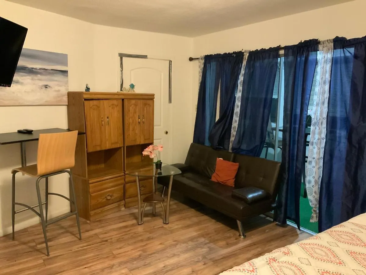 The Yellow Penthouse Llc Las Vegas Homestay